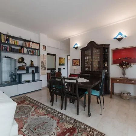 Apartamento La Rocca Between Sea&center