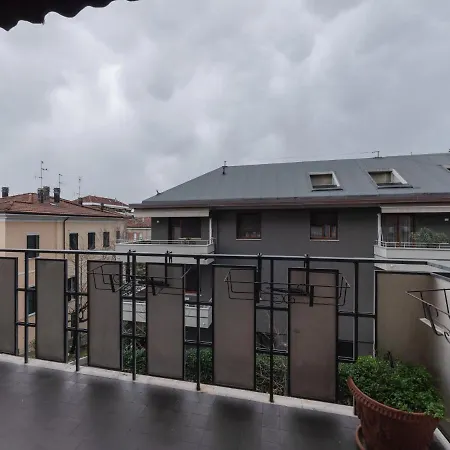 La Rocca Between Sea And Center 佩萨罗