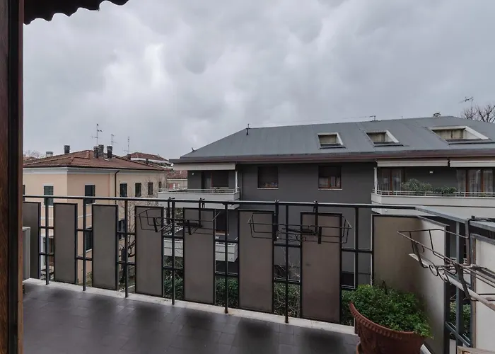 La Rocca Between Sea And Center 佩萨罗